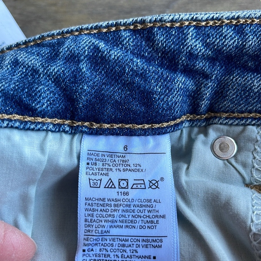 Old Navy Loose Fit Jeans - Picture 7 of 7